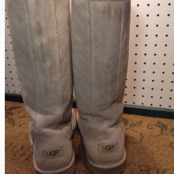 UGG  Cozy Cream Quilted Women's Boots Size 5 - Picture 4 of 7